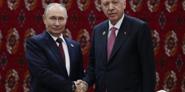 Συνάντηση Πούτιν-Ερντογάν στο Τουρκμενιστάν, στο περιθώριο του Διεθνούς Φόρουμ Ειρήνης και Ασφάλειας, Παρασκευή 12 Δεκεμβρίου 2025 (φωτ.: Χ / Presidency of the Republic of Türkiye)