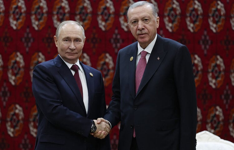 Συνάντηση Πούτιν-Ερντογάν στο Τουρκμενιστάν, στο περιθώριο του Διεθνούς Φόρουμ Ειρήνης και Ασφάλειας, Παρασκευή 12 Δεκεμβρίου 2025 (φωτ.: Χ / Presidency of the Republic of Türkiye)
