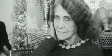 Η Ρόζα Εσκενάζυ σε καρέ από βίντεο της ΕΡΤ (πηγή: Αρχείο της ΕΡΤ)