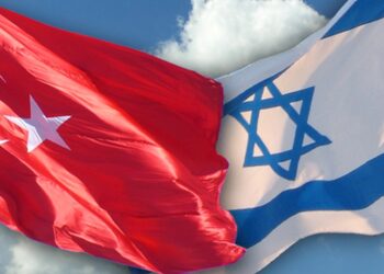 (Φωτ.: commons.wikimedia.org/wiki/ File:4flag-turkey-israel-sky.jpg/ Newtimes.az)
