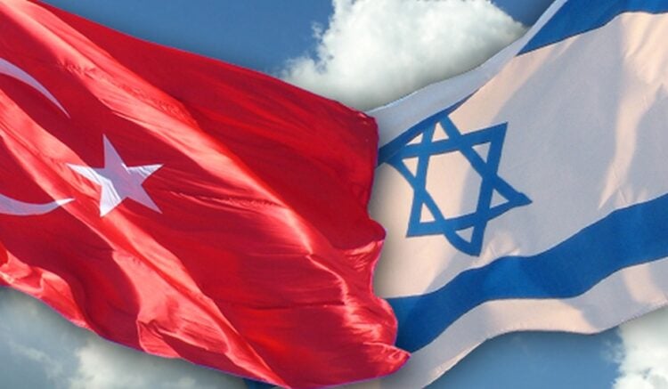 (Φωτ.: commons.wikimedia.org/wiki/ File:4flag-turkey-israel-sky.jpg/ Newtimes.az)