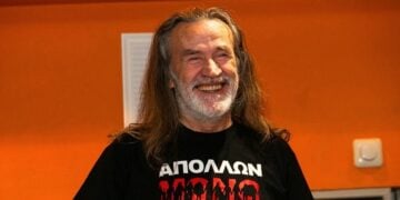 O Παύλος Γαβριηλίδης με μπλούζα της αγαπημένης του ομάδας, του Απόλλωνα Καλαμαριάς (φωτ.: Facebook / Αράπογλου Χρύσα - Καλαμαριά Μητέρα Πόλη)