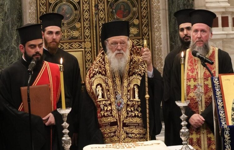 Ο αρχιεπίσκοπος Ιερώνυμος παρευρέθη στην τελετή κοπής της Πρωτοχρονιάτικης Βασιλόπιτας της Αρχιεπισκοπής Αθηνών (φωτ.: Facebook/Ιερά Αρχιεπισκοπή Αθηνών)