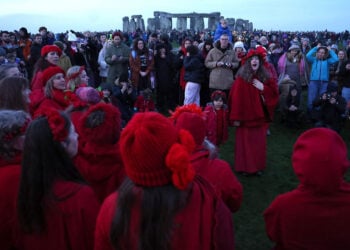 Χειμερινό ηλιοστάσιο στο Στόουνχεντζ, 21 Δεκεμβρίου 2025 (φωτ.: EPA / Neil Hall)