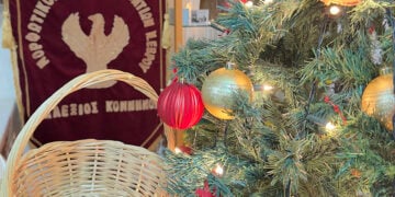 Το καλαθόπον, που περιμένει τις προσφορές για τις οικογένειες που έχουν ανάγκη (φωτ.: Facebook / Despina Kotakidou)