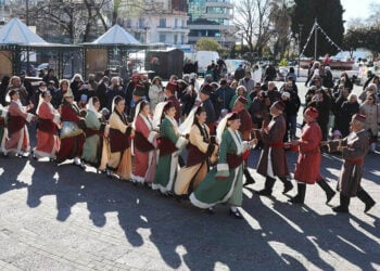 Ο Σύλλογος «Μνήμη Μικράς Ασίας» στις εορταστικές εκδηλώσεις «Αστερούπολη 2025» (φωτ.: Δήμος Καβάλας / Λάσκαρης Τσούτσας)