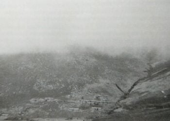 Καλύβες στα βουνά της Κερασούντας (φωτ.: «Η Έξοδος», τόμος Ι, εφημερίδα «Καθημερινή»)