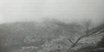 Καλύβες στα βουνά της Κερασούντας (φωτ.: «Η Έξοδος», τόμος Ι, εφημερίδα «Καθημερινή»)