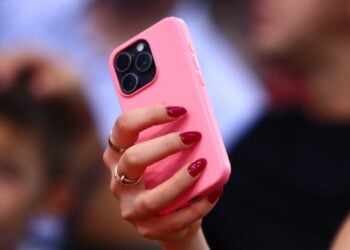 Κλήση σε κινητό (φωτ.: EUROKINISSI / Lato Klodian)