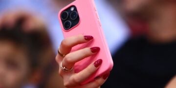 Κλήση σε κινητό (φωτ.: EUROKINISSI / Lato Klodian)