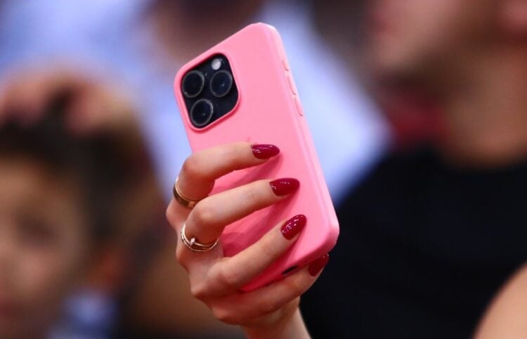 Κλήση σε κινητό (φωτ.: EUROKINISSI / Lato Klodian)