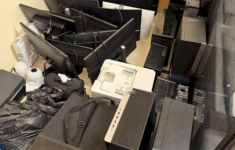 Μέρος των κλοπιμαίων που βράθηκαν στην κατοχή του 47χρονου (φωτ.: Γρ. Τύπου ΓΑΔΑ / EUROKINISSI)