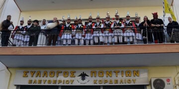 Από την περσινή θωρυβώδη συνάντηση (φωτ.: Νίκος Αλβανούδης)