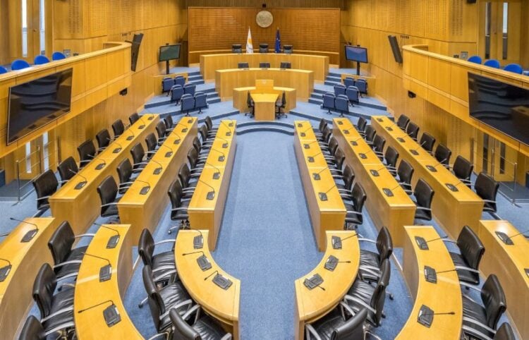 Η αίθουσα όπου συνεδριάζουν οι βουλευτές και οι βουλεύτριες της Κυπριακής Δημοκρατίας (φωτ.: Facebook / Βουλή των Αντιπροσώπων - House of Representatives)