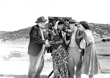 Σκηνή από την ταινία «Λατέρνα, φτώχεια και φιλότιμο» (πηγή: ΦΙΝΟΣ ΦΙΛΜ)