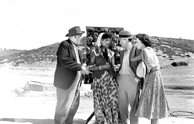 Σκηνή από την ταινία «Λατέρνα, φτώχεια και φιλότιμο» (πηγή: ΦΙΝΟΣ ΦΙΛΜ)