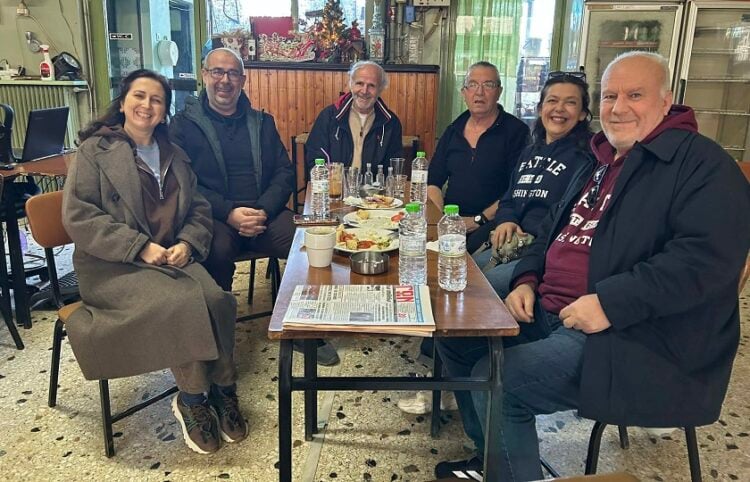 Στο καφενείο στο Λεοντάρι ανήμερα τα Χριστούγεννα (φωτ.: Facebook / Aris Efthimiou)