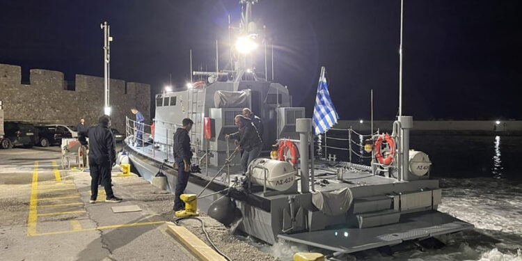 Σκάφος του Λιμενικού στο λιμάνι της Ιεράπετρας (πηγή: ΕΡΤ)