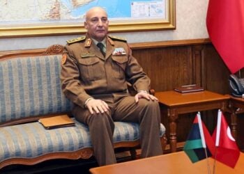 O Μοχάμεντ Αλί Άχμεντ αλ Χαντάντ σε στιγμιότυπο από τη συνάντησή του με τον Τούρκο υπουργό Άμυνας Γιασάρ Γκιουλέρ. Τρίτη 23 Δεκεμβρίου 2025 (φωτ.:  Υπουργείο Άμυνας της Τουρκίας)