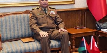 O Μοχάμεντ Αλί Άχμεντ αλ Χαντάντ σε στιγμιότυπο από τη συνάντησή του με τον Τούρκο υπουργό Άμυνας Γιασάρ Γκιουλέρ. Τρίτη 23 Δεκεμβρίου 2025 (φωτ.:  Υπουργείο Άμυνας της Τουρκίας)