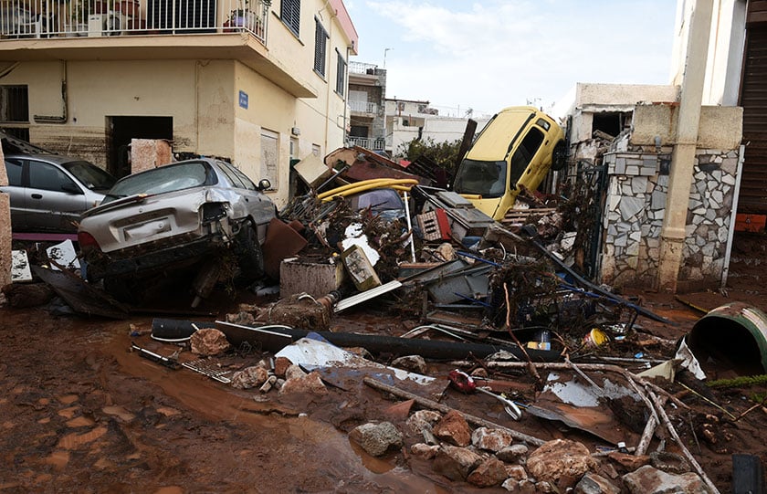 Εικόνα από την καταστροφική πλημμύρα στη Μάνδρα Αττικής (φωτ. αρχείου: EUROKINISSI / Τατιάνα Μπόλαρη)