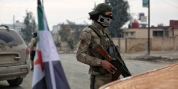 Ένοπλος μαχητής στη Συρία (φωτ. αρχείου: EPA/Bilal Al Hammoud)