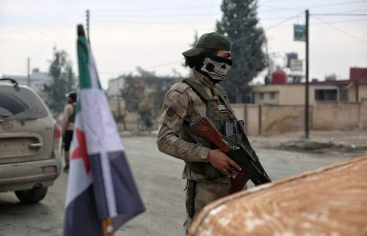 Ένοπλος μαχητής στη Συρία (φωτ. αρχείου: EPA/Bilal Al Hammoud)