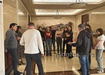 Στιγμιότυπο από την επίσκεψη στο Μέγαρο της Aegean και της Ναυτεμπορικής, στον Πειραιά (φωτ.: Γεωργία Βορύλλα)