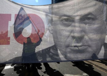 Από διαδήλωση στο Τελ Αβίβ, εναντίον του Μπενιαμίν Νετανιάχου (φωτ.: EPA / Abir Sultan)