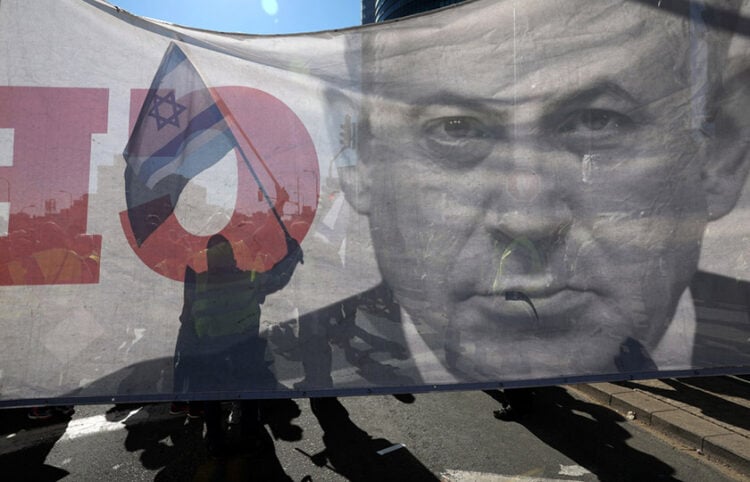 Από διαδήλωση στο Τελ Αβίβ, εναντίον του Μπενιαμίν Νετανιάχου (φωτ.: EPA / Abir Sultan)