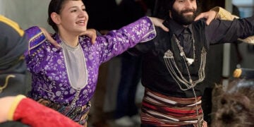 Χοροί του Πόντου στην Κλαυθμώνος, από την Αδελφότητα Ποντίων «Η Παναγία Γουμερά» (φωτ.: Facebook / Κρήτη Η μεγάλη συνάντηση)