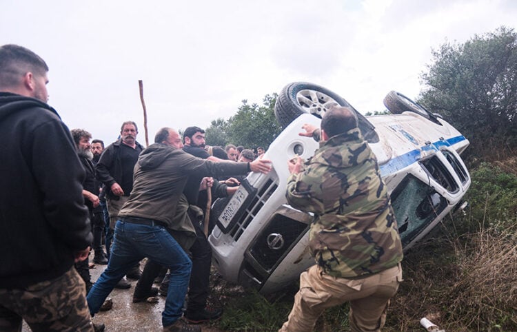 Κινητοποίηση αγροτών και κτηνοτρόφων στα Χανιά, με αποκλεισμό του αεροδρομίου, Δευτέρα 8 Δεκεμβρίου 2025 (φωτ.: EUROKINISSI)