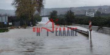 Στην επαρχιακή οδό Κατερίνης – Δίου, στο ύψος της διασταύρωσης που οδηγεί προς το κλειστό Γυμναστήριο του Αγίου Σπυρίδωνα, η ορμή των νερών ήταν τόσο δυνατή, που προκάλεσε ζημιές ακόμη και σε αντιπλημμυρικές υποδομές (φωτ.: odelalis.gr)