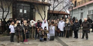 Οι Μωμόγεροι του Αγίου Μάρκου σε παλιότερη επίσκεψή τους στον Σοχό (φωτ.: facebook/Agios Markos)