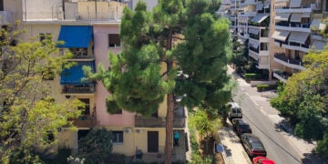 Πολυκατοικίες σε γειτονιά της Αθήνας (φωτ.: EUROKINISSI / Γιάννης Παναγόπουλος)