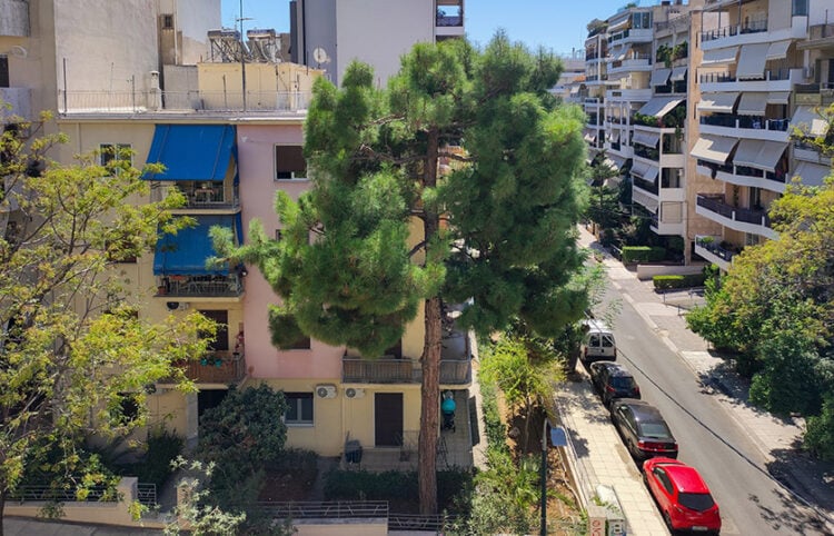 Πολυκατοικίες σε γειτονιά της Αθήνας (φωτ.: EUROKINISSI / Γιάννης Παναγόπουλος)