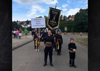 (Φωτ.: facebook/Ποντιακός Χορευτικός Σύλλογος Neckartenzlingen «Ακρίτας»)