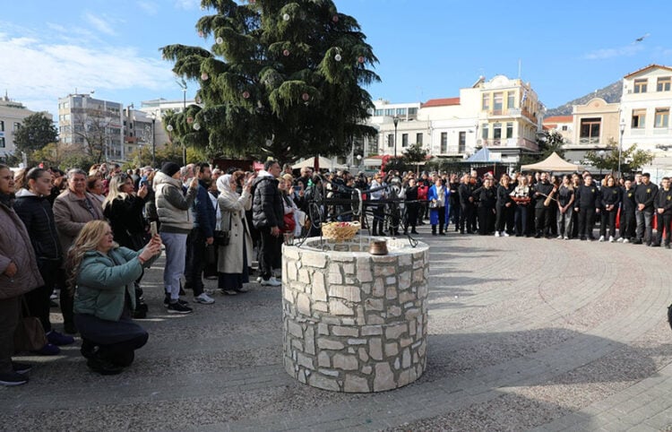 Το νερό, και συνεπώς το πηγάδι, είχε τη σημασία του ώστε να πάει καλά η νέα χρονιά. Εδώ, στην «Αστερούπολη» του Δήμου Καβάλας (φωτ.: Λάσκαρης Τσούτσας)