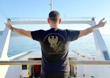 Με μπουνάτσες και... μποφόρια, με πλοία και λεωφορεία, ο προορισμός είναι ένας: η Καρδίτσα (φωτ.: Facebook / Γιώργος Ιακωβίδης)