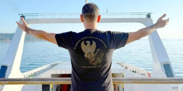 Με μπουνάτσες και... μποφόρια, με πλοία και λεωφορεία, ο προορισμός είναι ένας: η Καρδίτσα (φωτ.: Facebook / Γιώργος Ιακωβίδης)