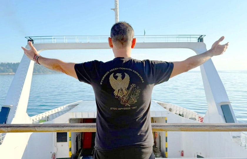 Με μπουνάτσες και... μποφόρια, με πλοία και λεωφορεία, ο προορισμός είναι ένας: η Καρδίτσα (φωτ.: Facebook / Γιώργος Ιακωβίδης)