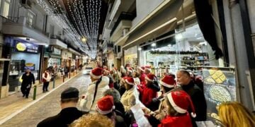 Κάλαντα από την Εύξεινο Λέσχη Ποντίων Νάουσας, Δευτέρα 22 Δεκεμβρίου 2025 (φωτ.: Facebook / Εύξεινος Λέσχη Ποντίων Νάουσας - Εθνική Βιβλιοθήκη Αργυρουπόλεως)