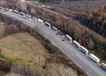 Φορτηγά στην ουρά, στον Προμαχώνα (φωτ.: ΜΟΤΙΟΝΤΕΑΜ / Βασίλης Βερβερίδης)