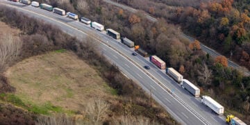 Φορτηγά στην ουρά, στον Προμαχώνα (φωτ.: ΜΟΤΙΟΝΤΕΑΜ / Βασίλης Βερβερίδης)