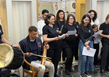 Κάλαντα και πολλές ευχές (φωτ.: Facebook / Σύλλογος Ποντίων και Φίλων Π.Ε. Ρεθύμνης «Αροθυμία»)