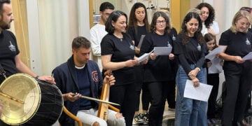 Κάλαντα και πολλές ευχές (φωτ.: Facebook / Σύλλογος Ποντίων και Φίλων Π.Ε. Ρεθύμνης «Αροθυμία»)