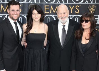 Η οικογένεια Ράινερ (ο γιος Τζέικ, η κόρη Ρόμι, ο Ρομπ και η Μισέλ, τον Ιανουάριο του 2014 (φωτ.: EPA / David Swanson)