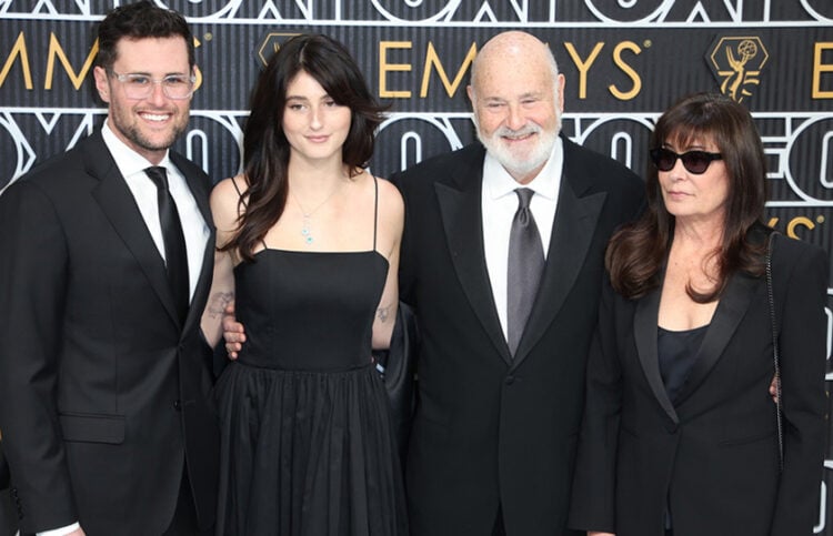 Η οικογένεια Ράινερ (ο γιος Τζέικ, η κόρη Ρόμι, ο Ρομπ και η Μισέλ, τον Ιανουάριο του 2014 (φωτ.: EPA / David Swanson)