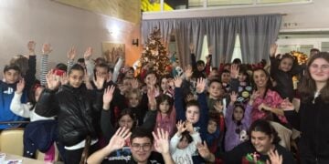 Στιγμιότυπο από την περσινή χριστουγεννιάτικη γιορτή του συλλόγου (φωτ.: facebook/Σύλλογος Ποντίων Ν.Ξάνθης)