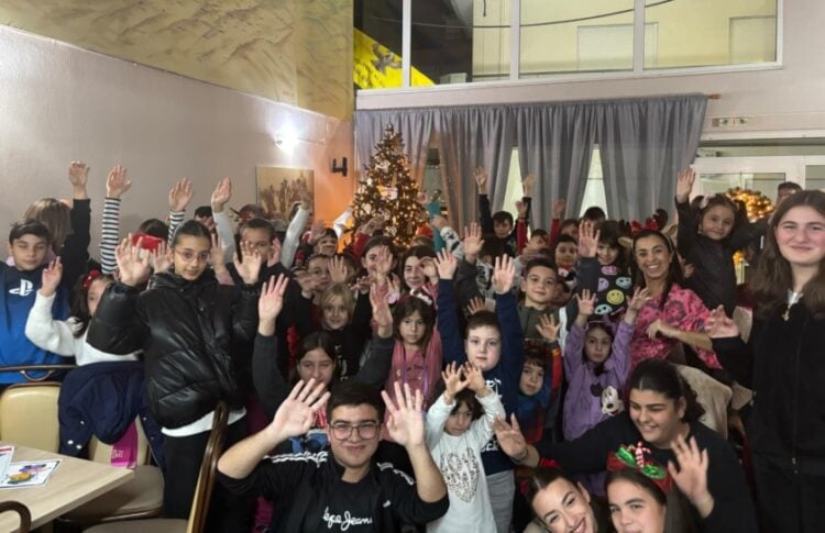 Στιγμιότυπο από την περσινή χριστουγεννιάτικη γιορτή του συλλόγου (φωτ.: facebook/Σύλλογος Ποντίων Ν.Ξάνθης)